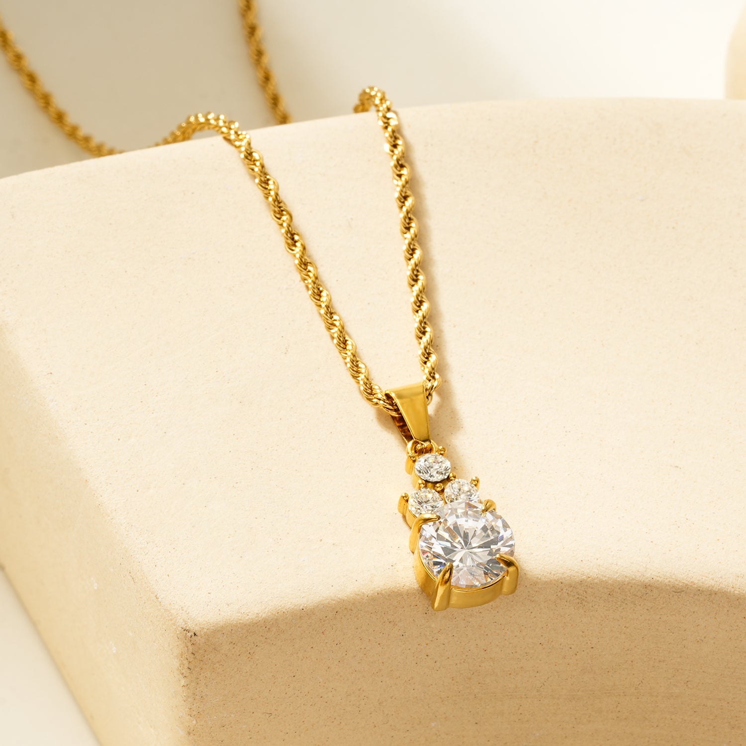 DANAE Gold: Textured Rope Chain with Zirconia Gems Pendant – Trio of Mini Stones on a Larger Gem