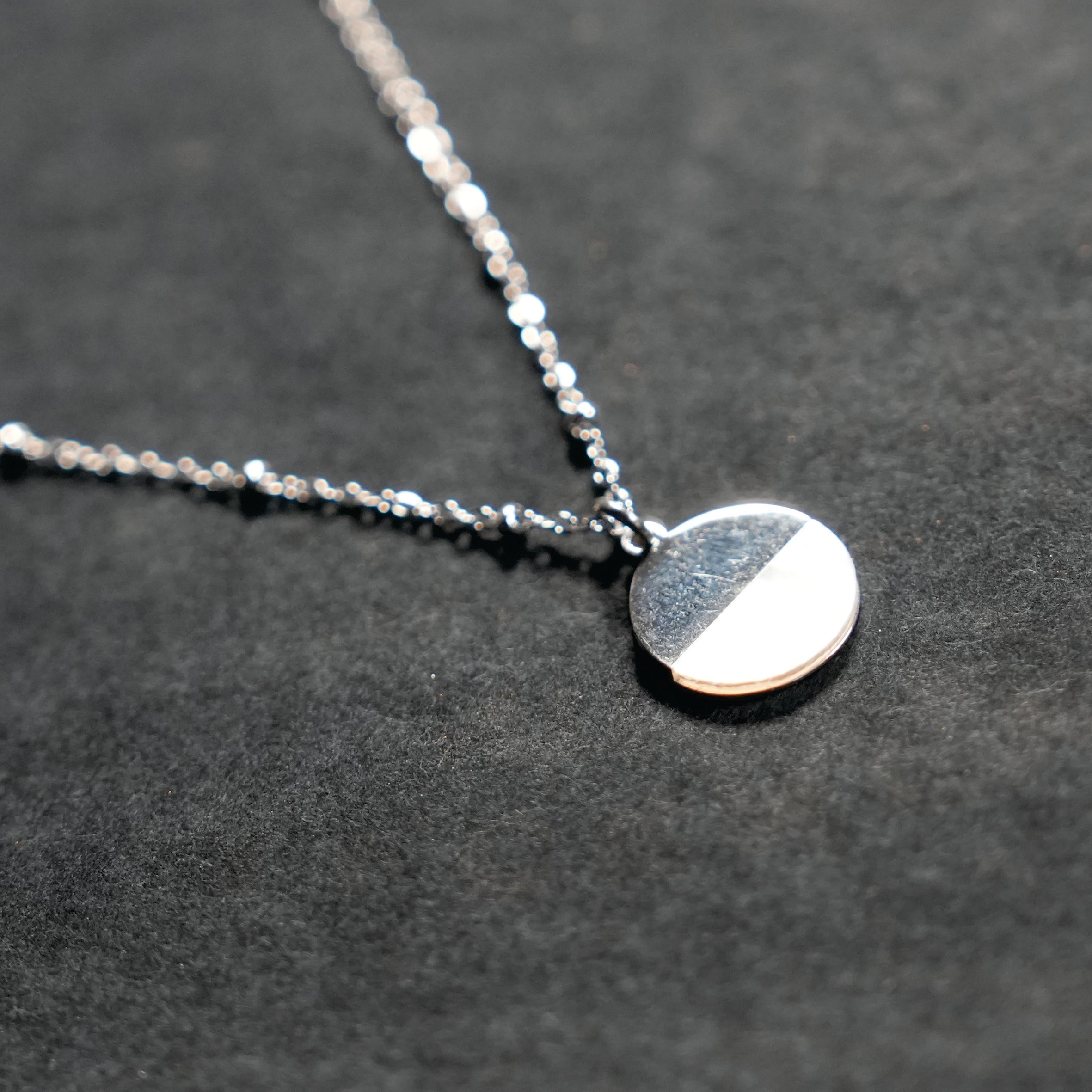 EMERSYN Silver (White Gold): Minimalist Metal & Shell Circle Pendant Necklace
