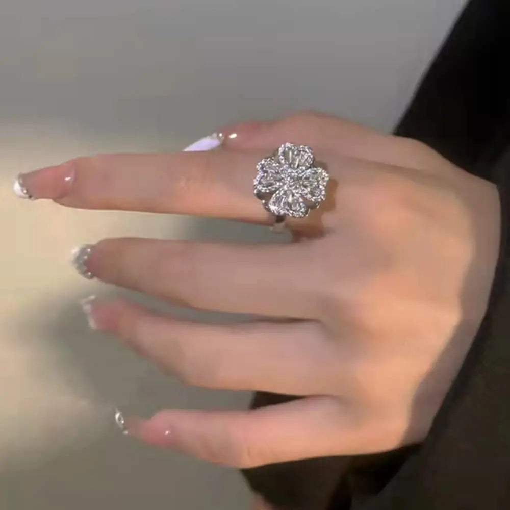 Bijoux rotatifs Bague de trèfle réglable à quatre feuilles Anxiété Femmes Bonne pour Spinner Bague de fleur douce scintillante pour les cadeaux de festival