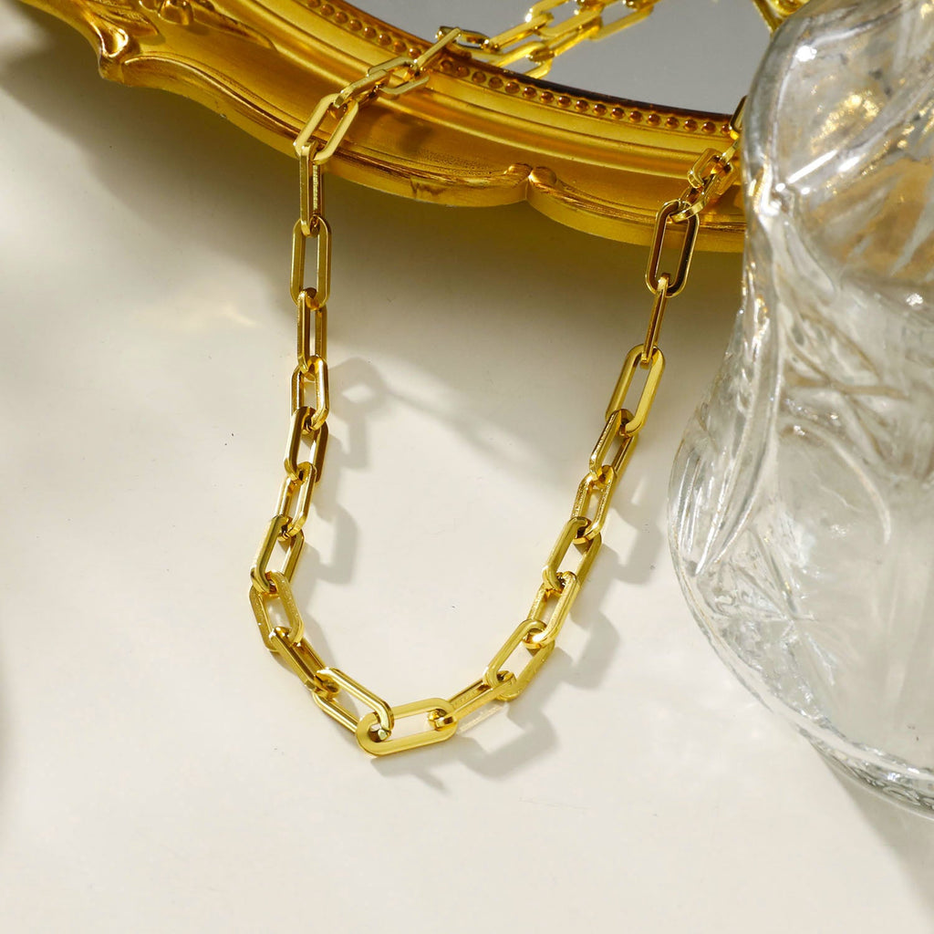 BAYSWATER 22": Contemporary Paper Clip Gold Chain Necklace