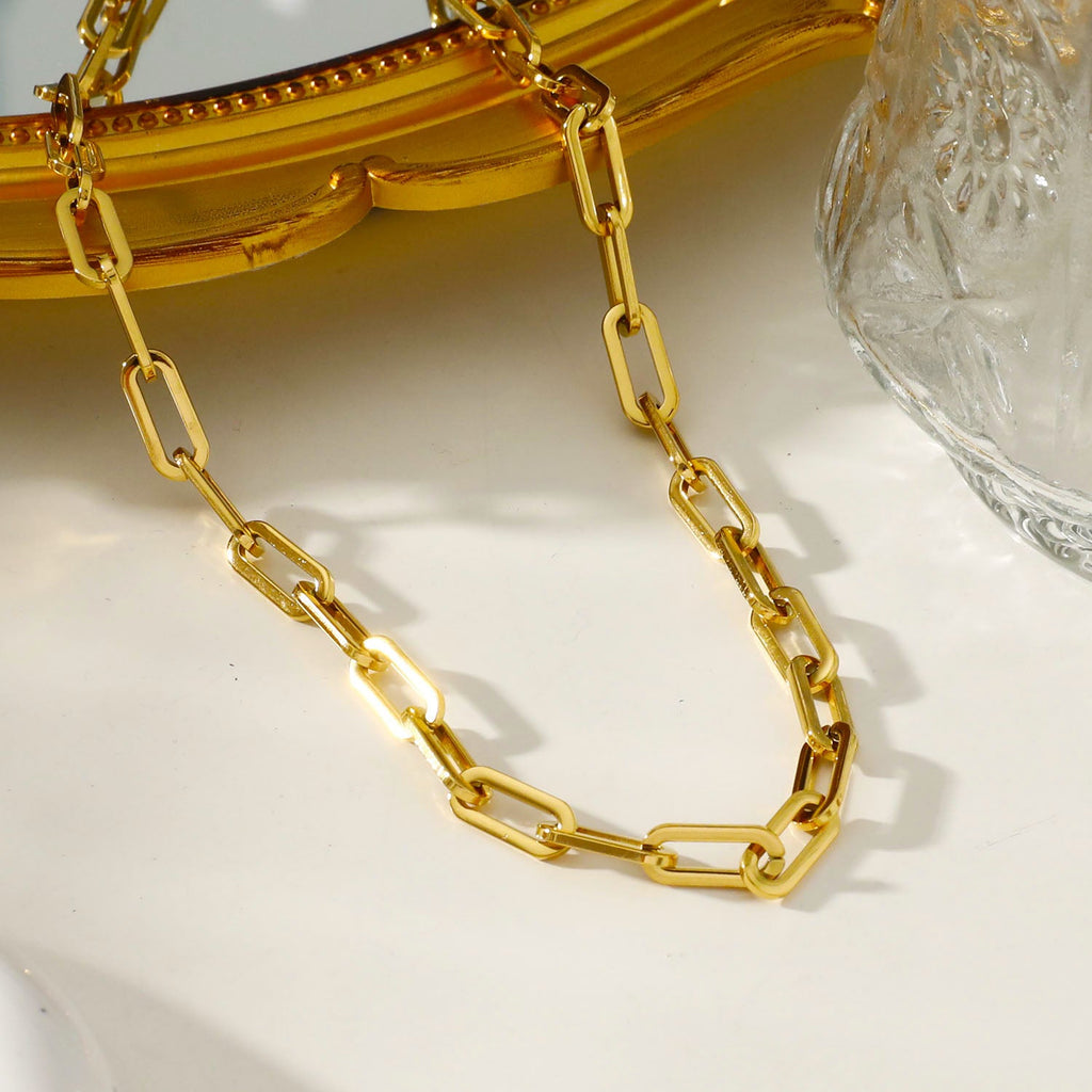 BAYSWATER 22": Contemporary Paper Clip Gold Chain Necklace