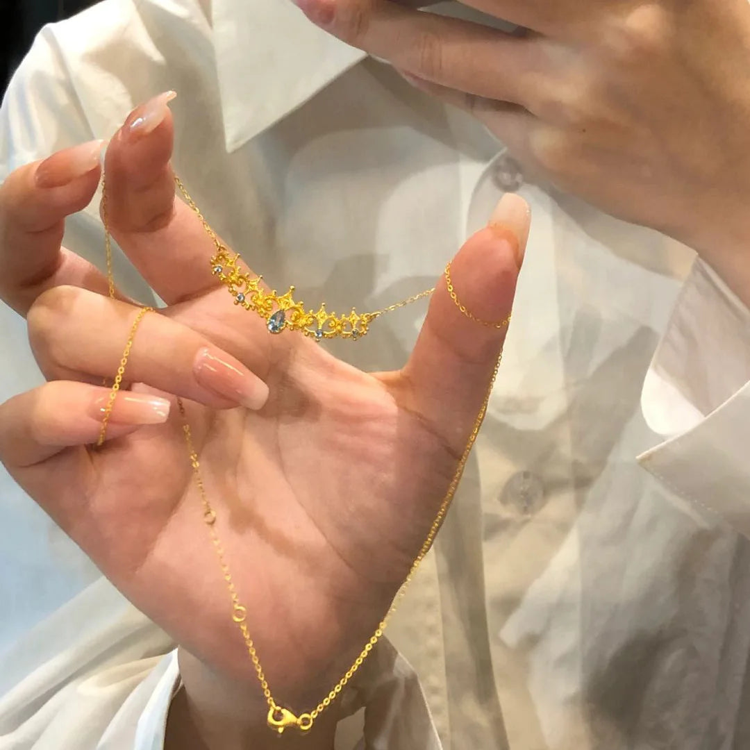 Nouveau en collier exquis Chaîne de collier de luxe léger de haute qualité simple pendentif couronne romantique charme bijoux de mariage cadeau