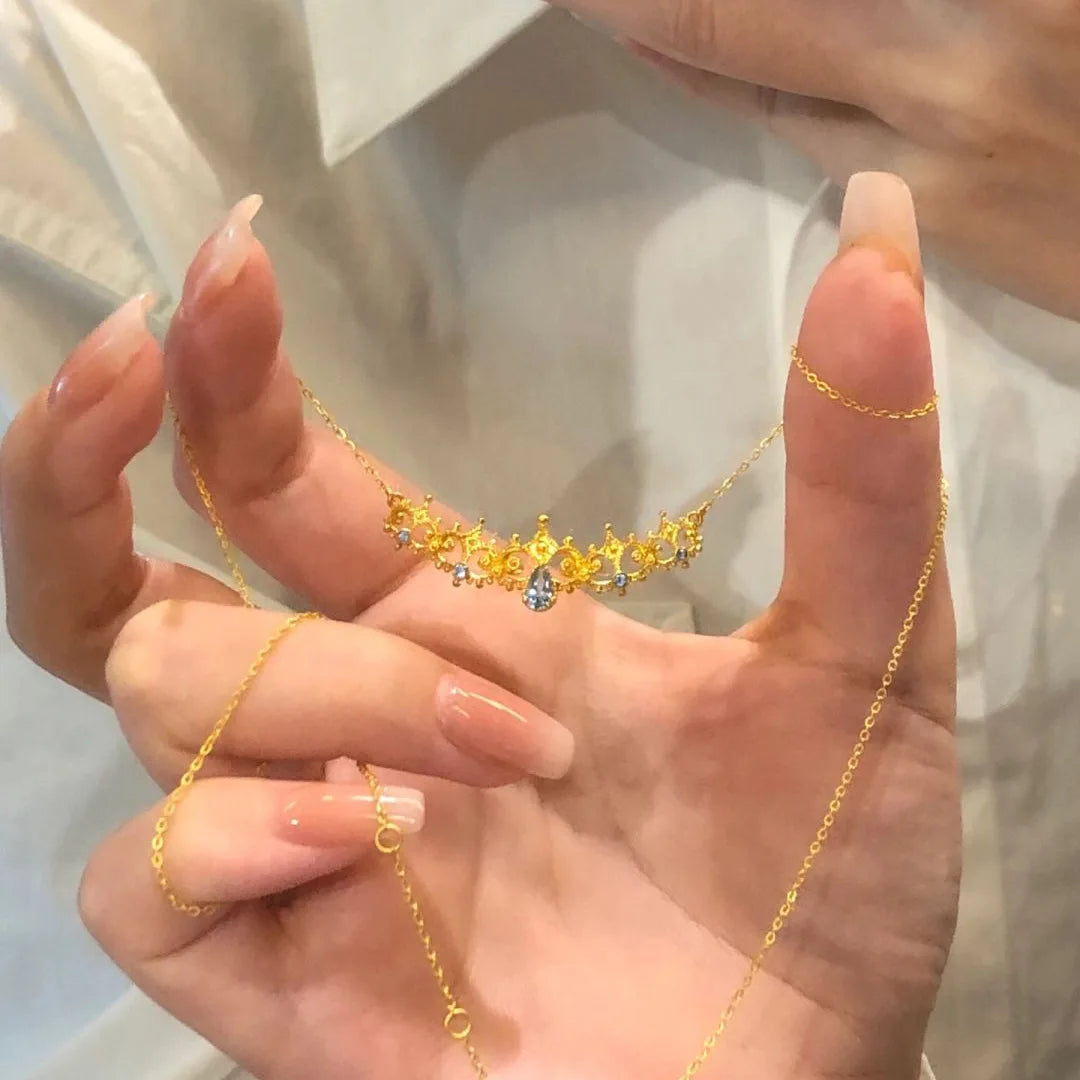 Nouveau en collier exquis Chaîne de collier de luxe léger de haute qualité simple pendentif couronne romantique charme bijoux de mariage cadeau