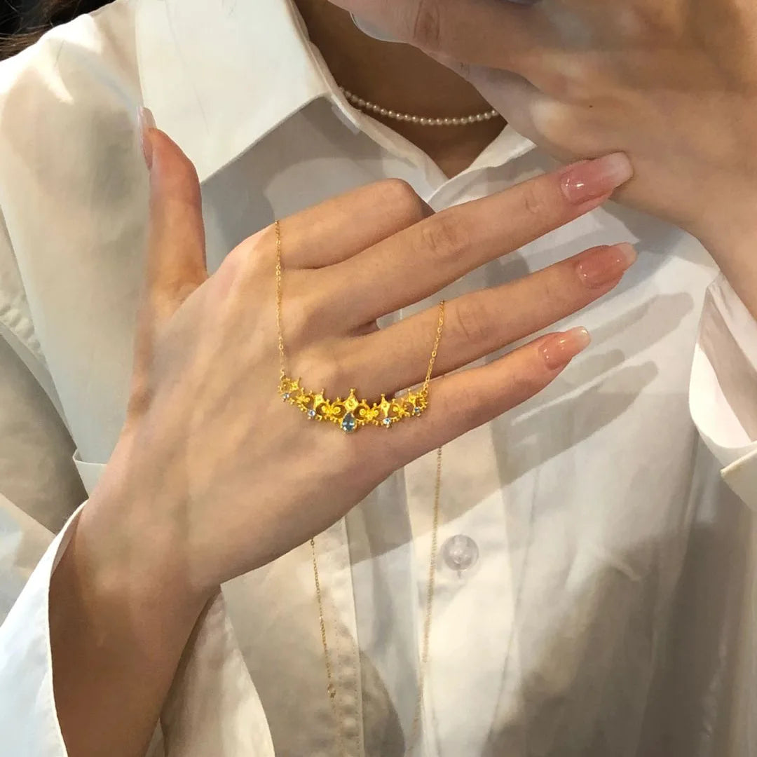 Nouveau en collier exquis Chaîne de collier de luxe léger de haute qualité simple pendentif couronne romantique charme bijoux de mariage cadeau