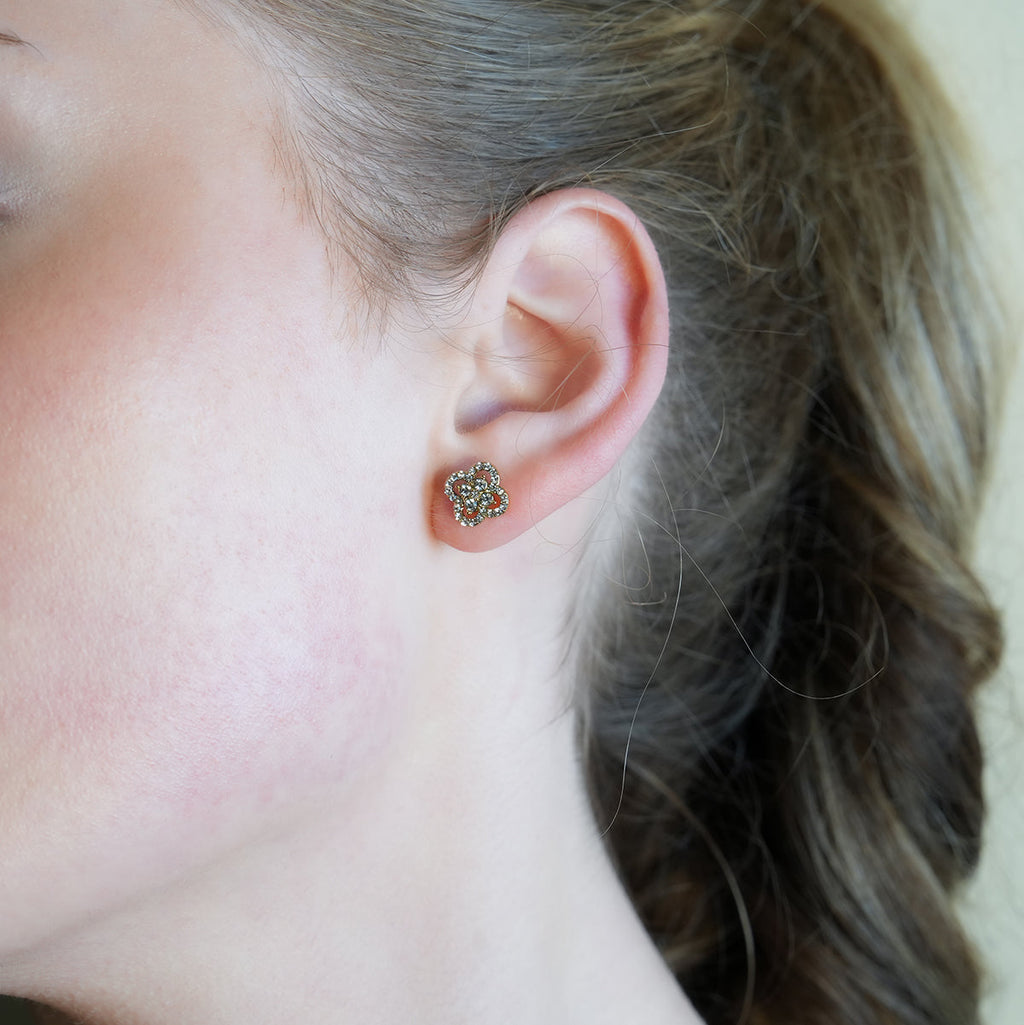 SANIBELL Gold: Clover Shaped Pavé Zirconia Stud Earrings