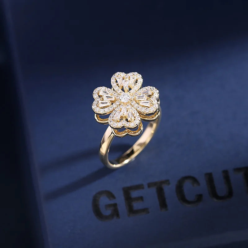 Bague de fleur en cristal de zircon rotative Haut de gamme Style simple et cool Classique à lumière ouverte Bague rétro de luxe Bague en trèfle à quatre feuilles