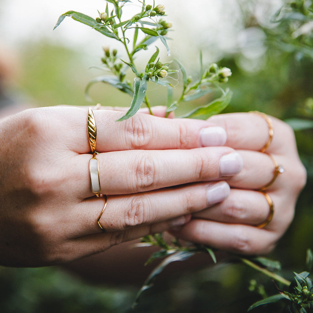 Bague dorée en nacre plaqué or 18K | CALYPSO