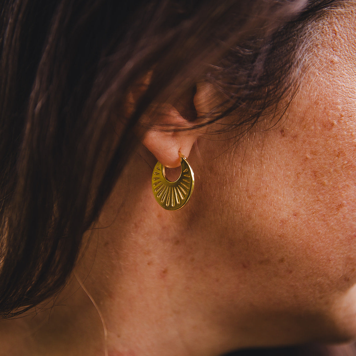 Créoles texturées en argent sterling plaqué or 18K | HÉLIA